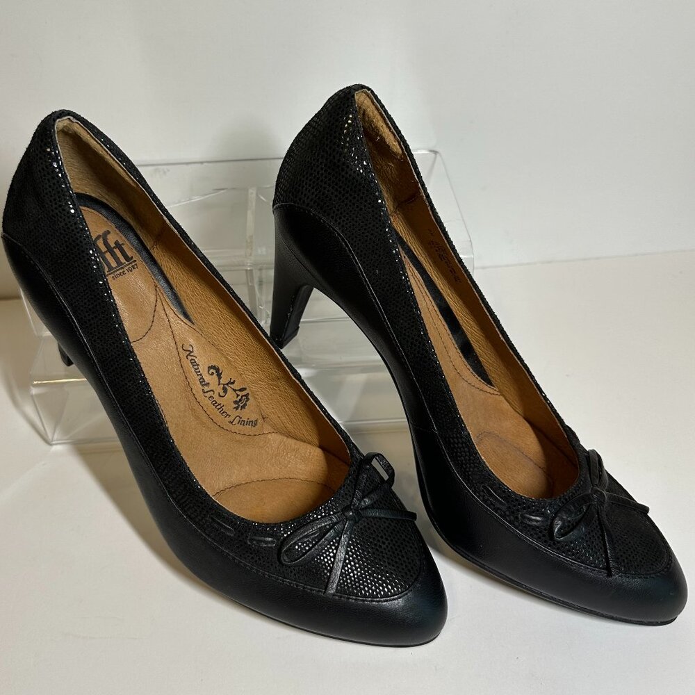 New Sofft Black Leather Pumps size 8M with a 3" pump heel suede & smooth texture
